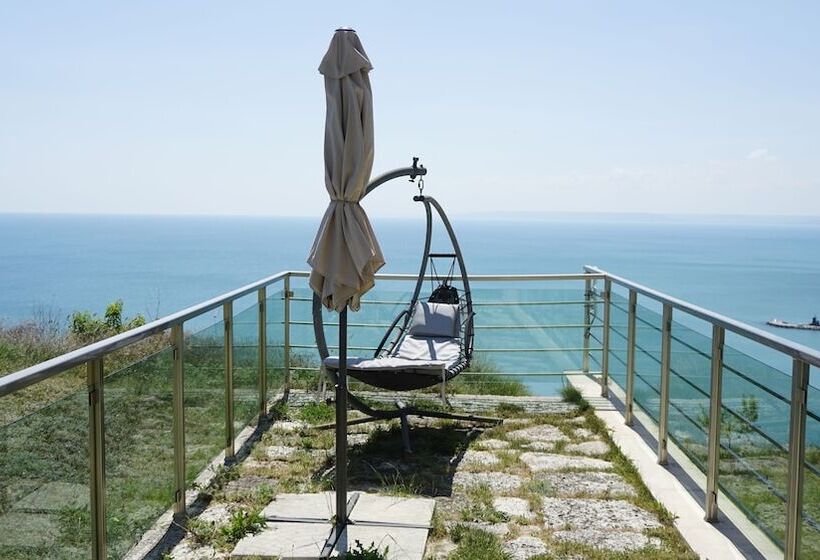 舒适两卧公寓, Calithea Complex