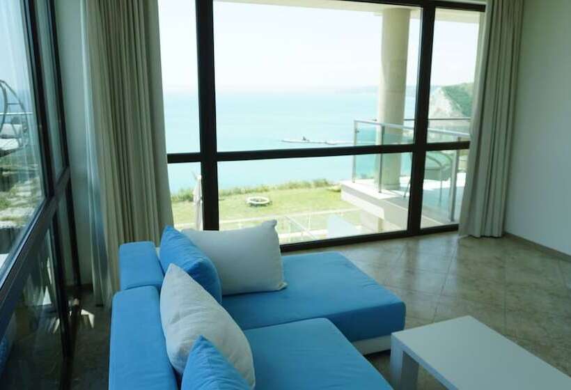 舒适两卧公寓, Calithea Complex