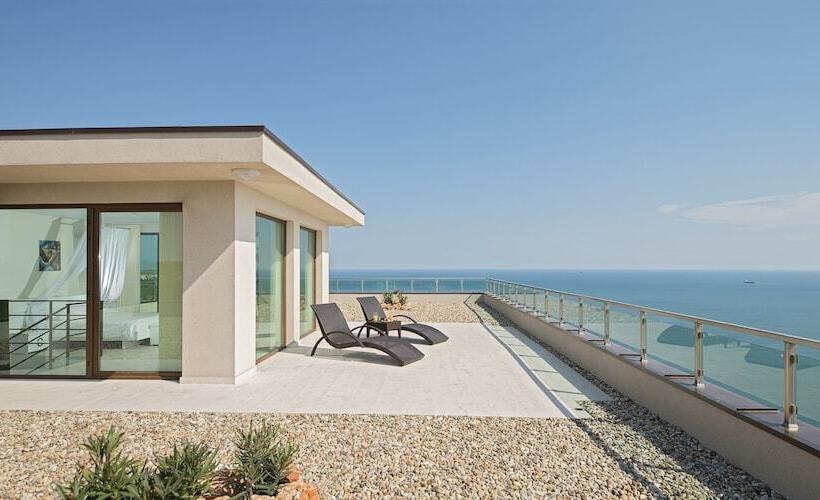 阁楼房, Calithea Complex