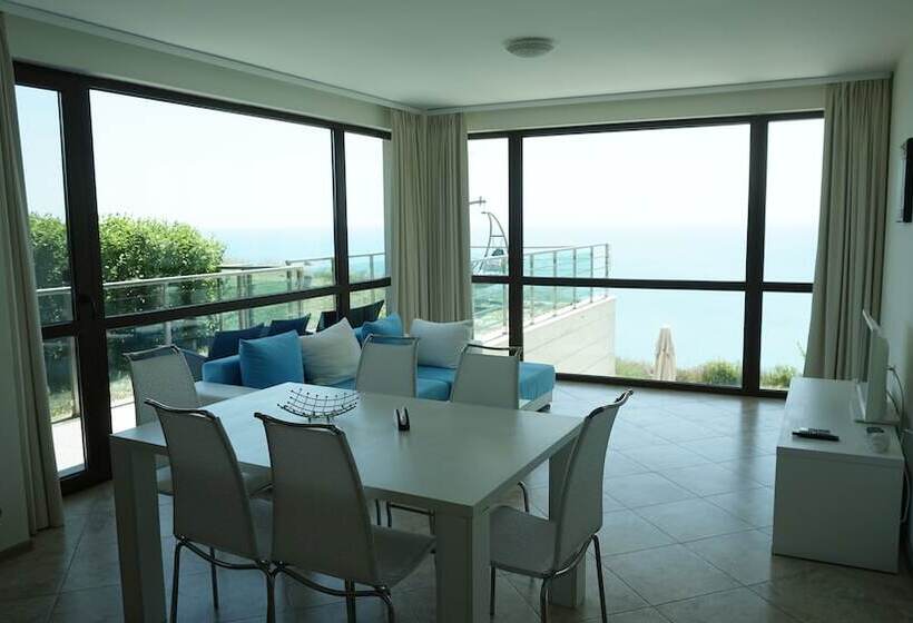 舒适两卧公寓, Calithea Complex