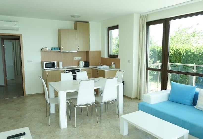 舒适两卧公寓, Calithea Complex