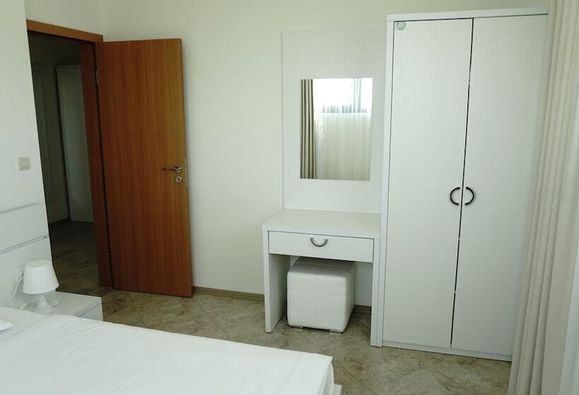 舒适两卧公寓, Calithea Complex