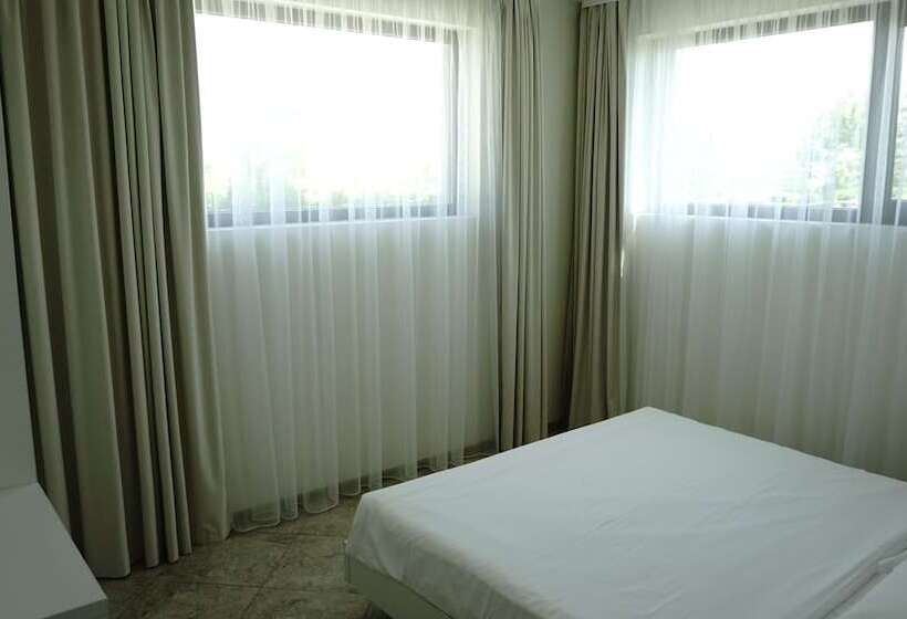 舒适两卧公寓, Calithea Complex