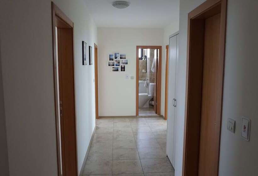 舒适两卧公寓, Calithea Complex