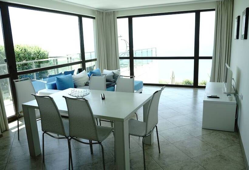 舒适两卧公寓, Calithea Complex