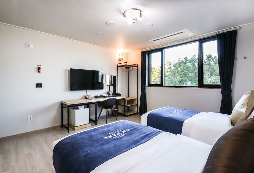 スタンダードルーム, Cm Park