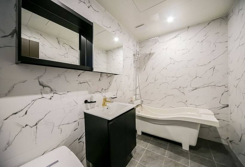 デラックスルーム, Cm Park