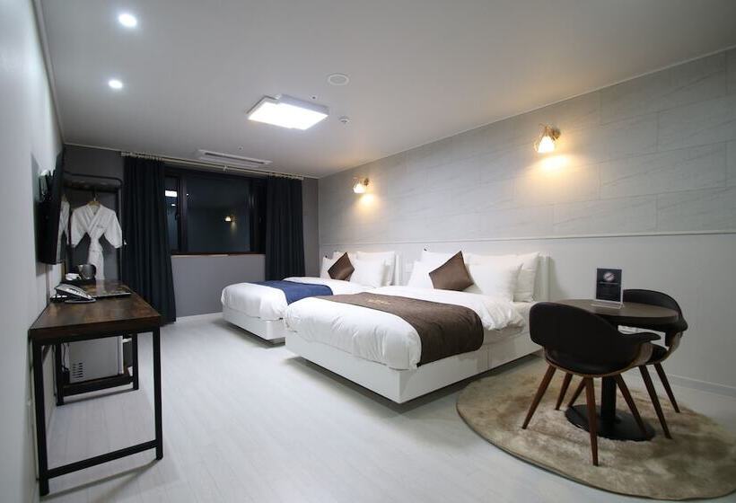 デラックスルーム, Cm Park