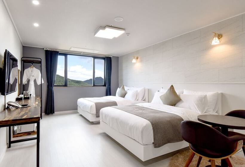 デラックスルーム, Cm Park