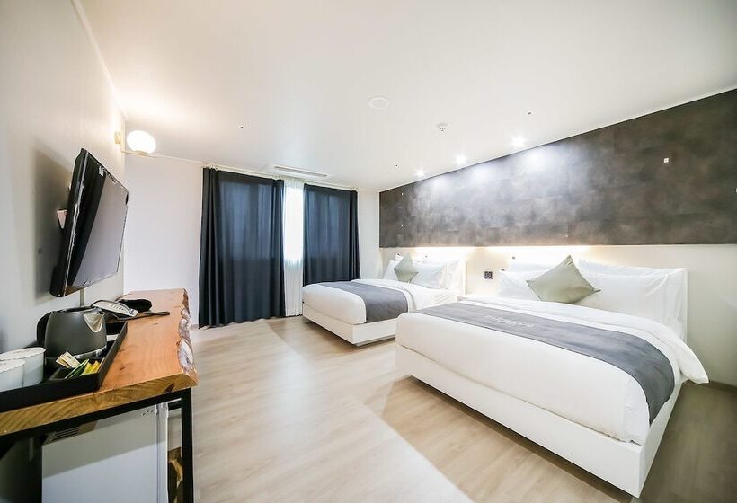 جناح ملكى, Cm Park