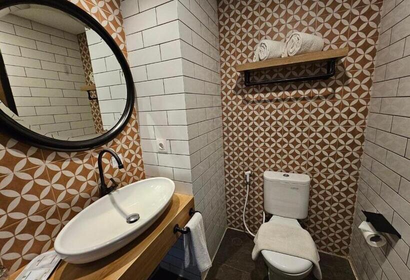 חדר סטנדרט עם מרפסת, Fortunagrande Jember