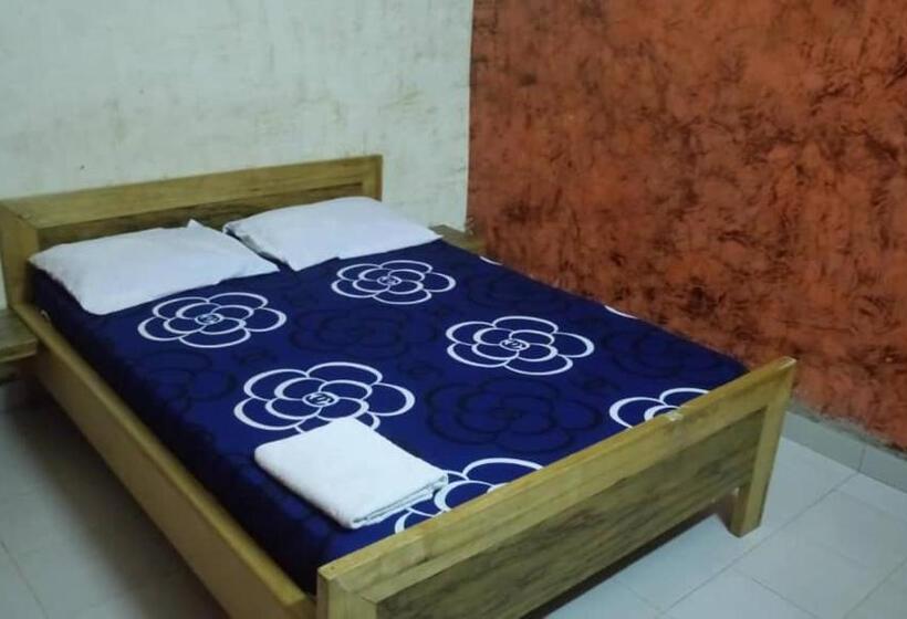 اتاق استاندارد با سرویس بهداشتی مشترک, Dakar International House