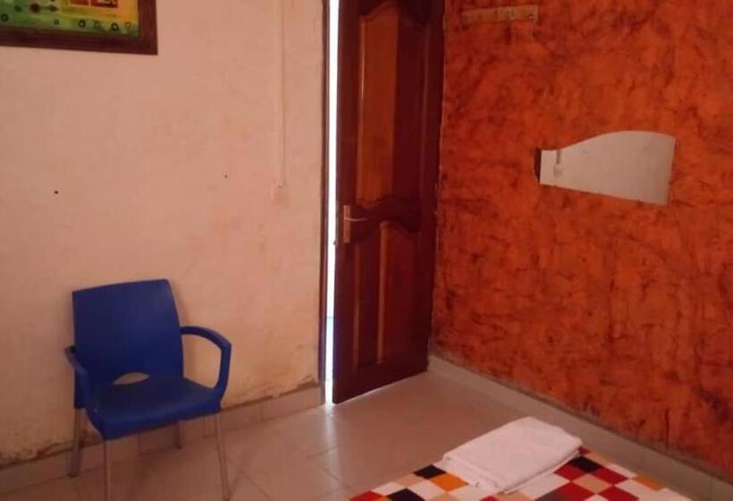 اتاق استاندارد با سرویس بهداشتی مشترک, Dakar International House