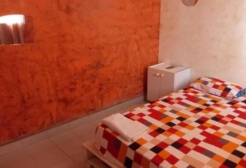 اتاق استاندارد با سرویس بهداشتی مشترک, Dakar International House