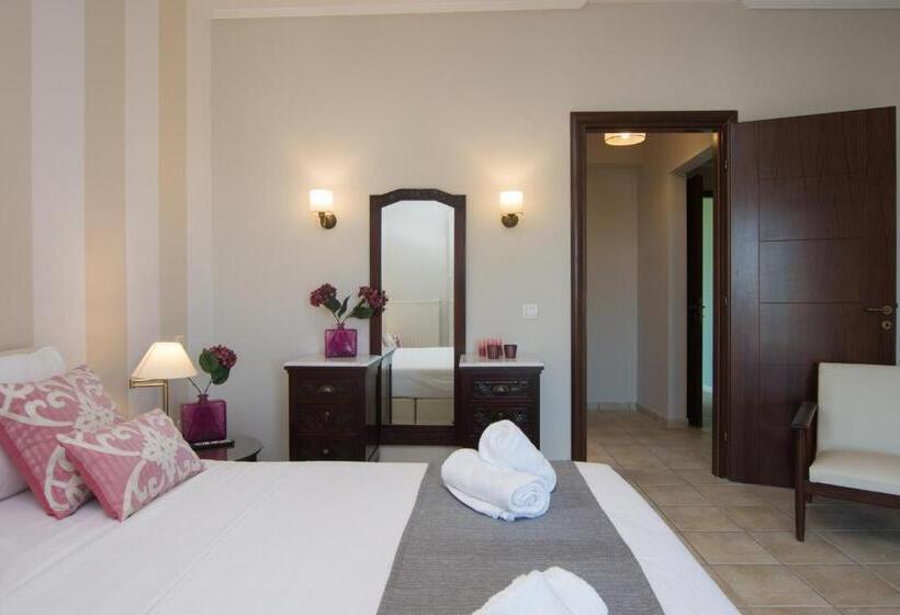 اتاق استاندارد چهارنفره با بالکن, Golden Coast Resort