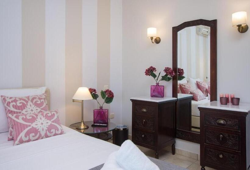 اتاق استاندارد چهارنفره با بالکن, Golden Coast Resort