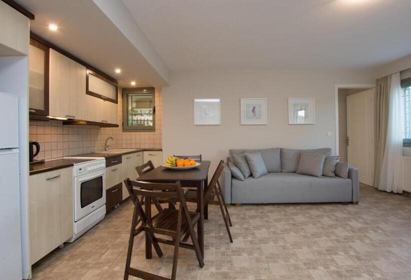 سوییت با استخر, Golden Coast Resort