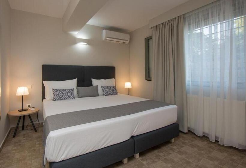 Люкс с Бассейном, Golden Coast Resort