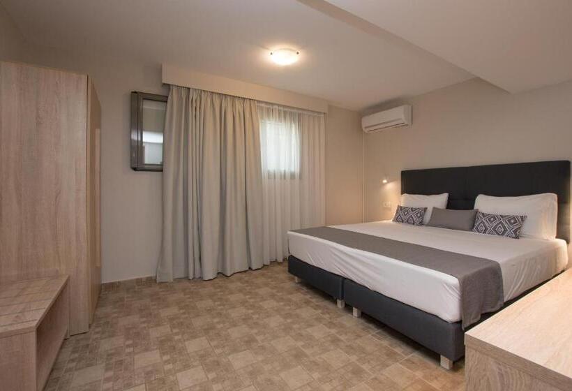 سوییت با استخر, Golden Coast Resort