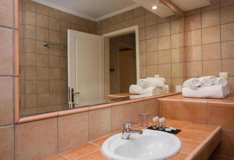 Люкс с Бассейном, Golden Coast Resort