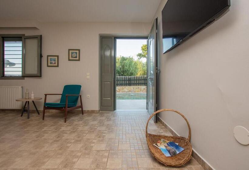 سوییت با استخر, Golden Coast Resort