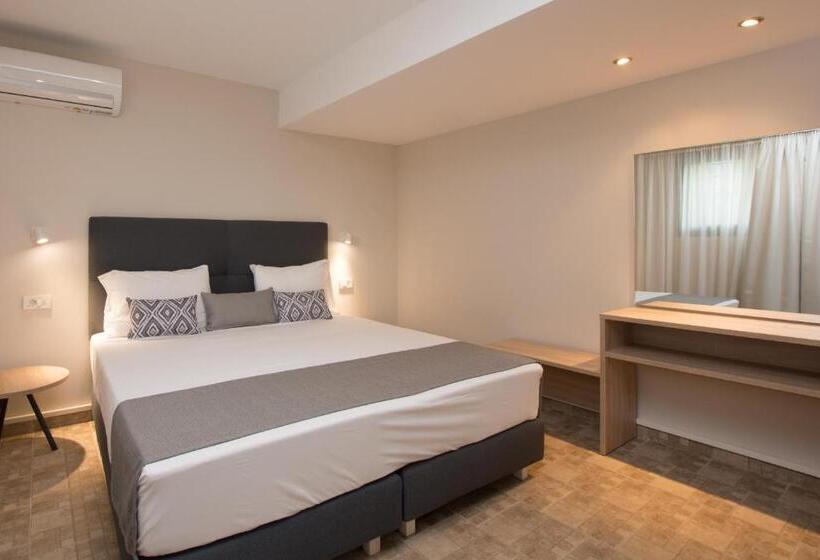 سوییت با استخر, Golden Coast Resort