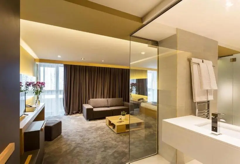 キングサイズベッドのデラックススイート, Rilets Resort & Spa