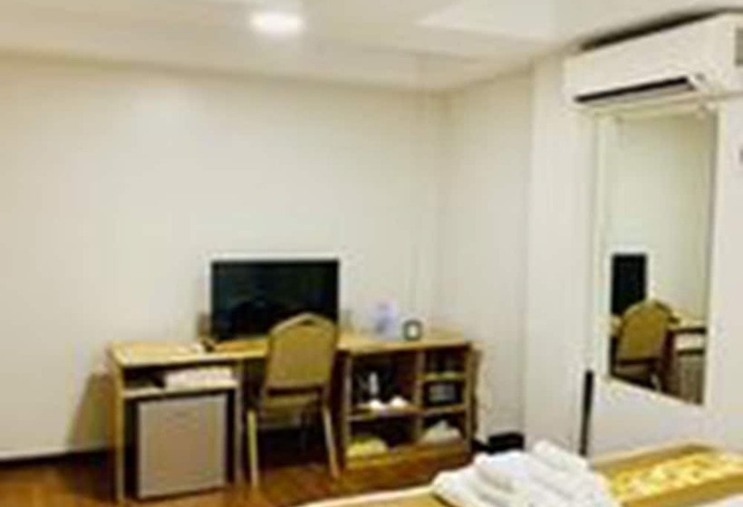 Standard Room, Shin Ye Htut