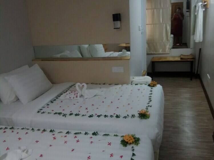 Standard Room, Shin Ye Htut