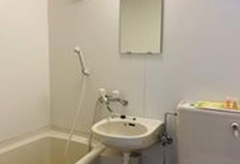 اتاق استاندارد یک نفره, Shin Ye Htut