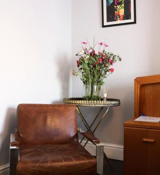 스탠다드 룸 킹사이즈 침대, The Dark Horse Pub