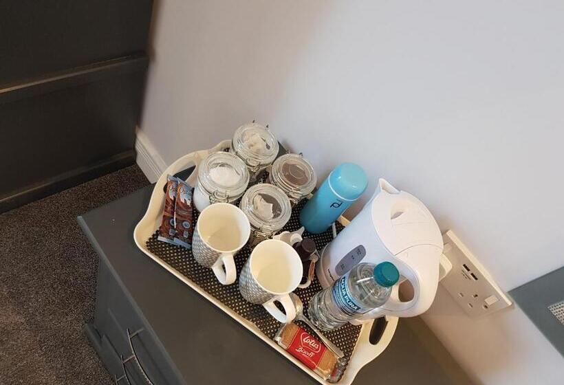 带大床的标准间, Saracens House