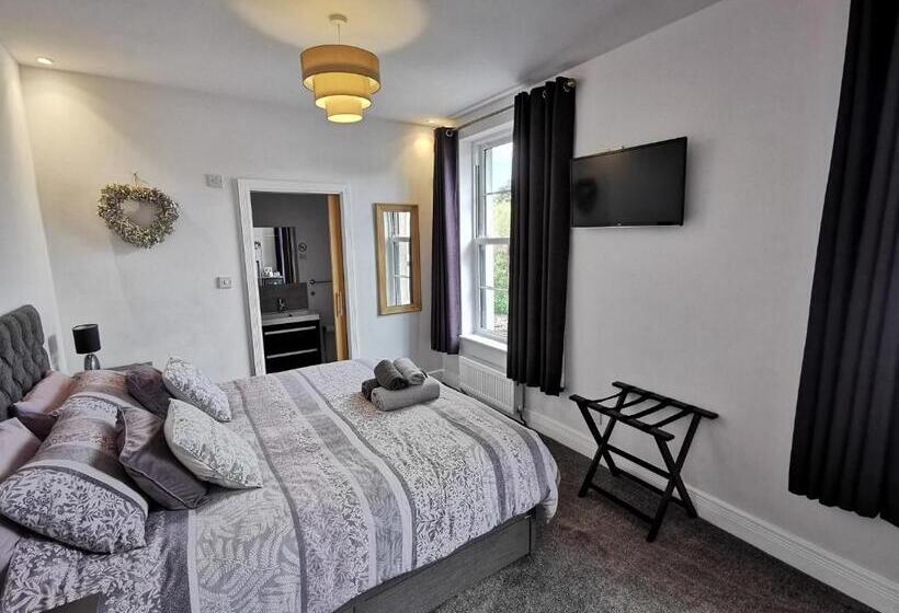 高级大房间, Saracens House