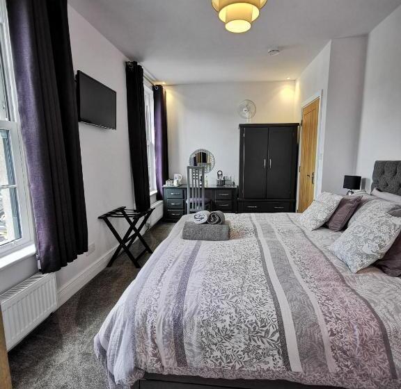 高级大房间, Saracens House