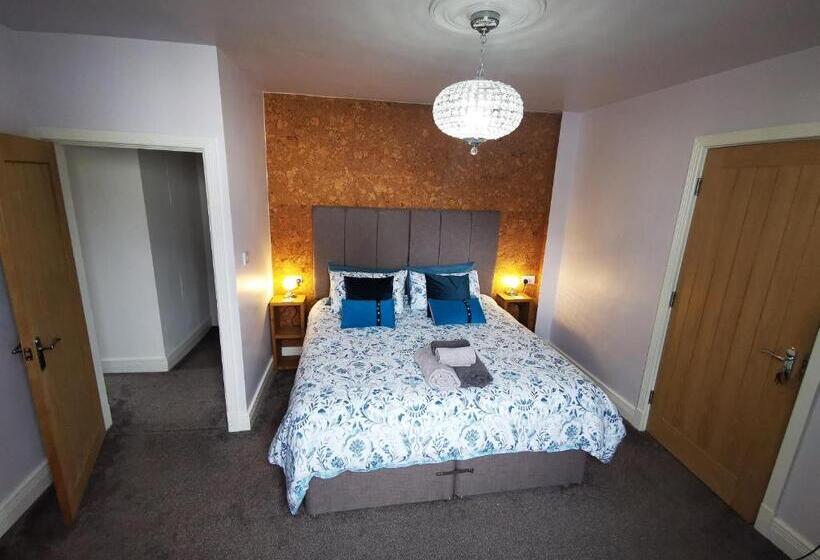 家庭套房, Saracens House