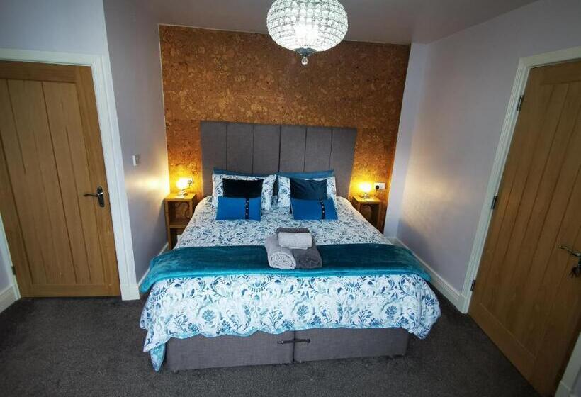 家庭套房, Saracens House