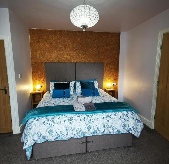 家庭套房, Saracens House