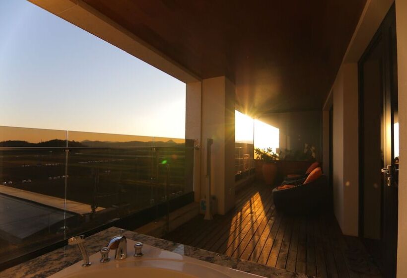 Люкс с Террасой, Suncheon Hotel Gite