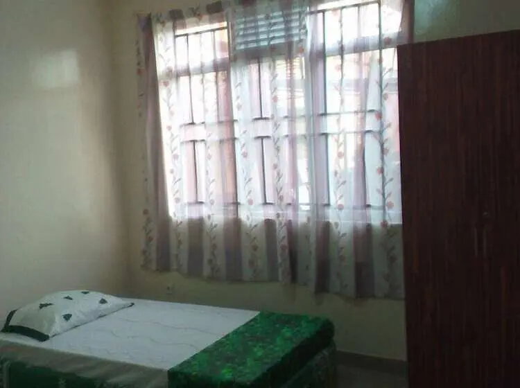 اتاق پایه با سرویس بهداشتی مشترک, Greenpage Garden Suites