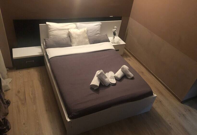 اتاق استاندارد با بالکن, Polo