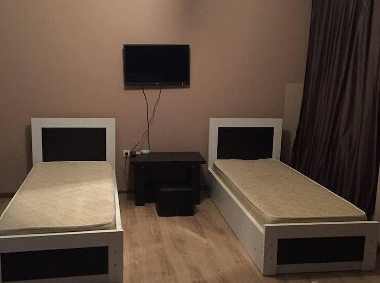 اتاق خانوادگی, Polo