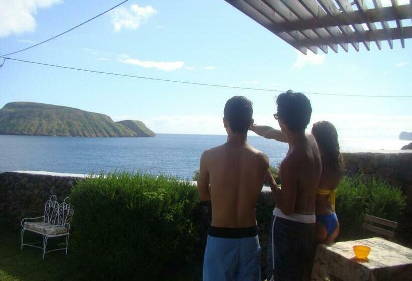 بنجلو قياسى مطل على البحر, Alluar Lodge