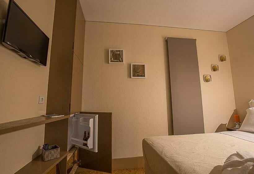 بنجلو قياسى مطل على البحر, Alluar Lodge