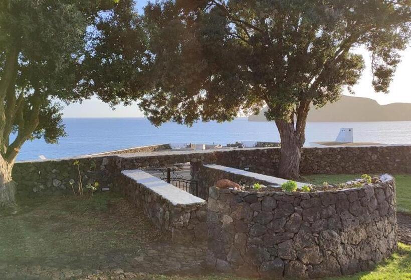 بنجلو قياسى مطل على البحر, Alluar Lodge