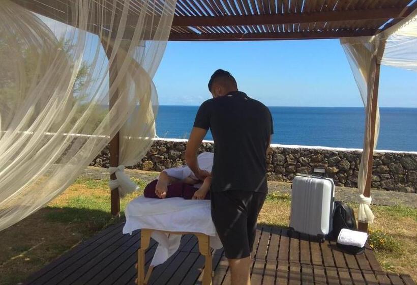 بنجلو قياسى مطل على البحر, Alluar Lodge