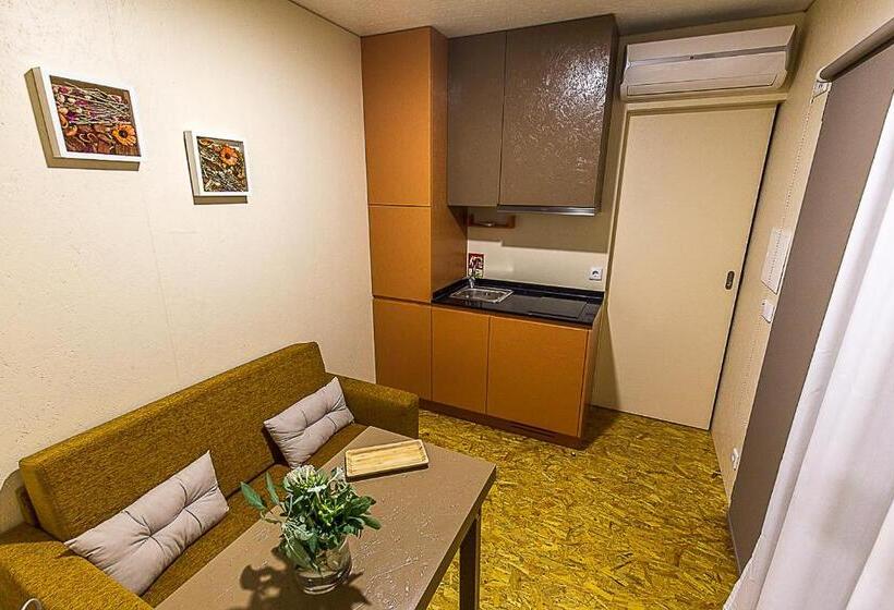 بنجلو قياسى, Alluar Lodge