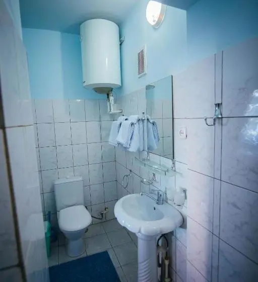 バスルーム共同エコノミー4人部屋, Bukhara House