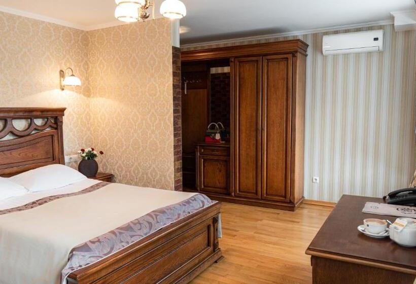 اتاق سوپریور, Lviv