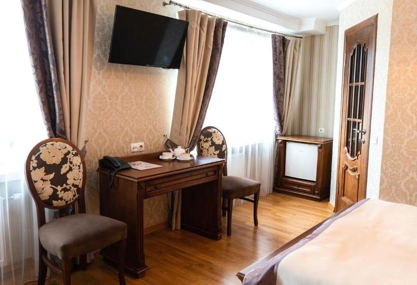 اتاق سوپریور, Lviv