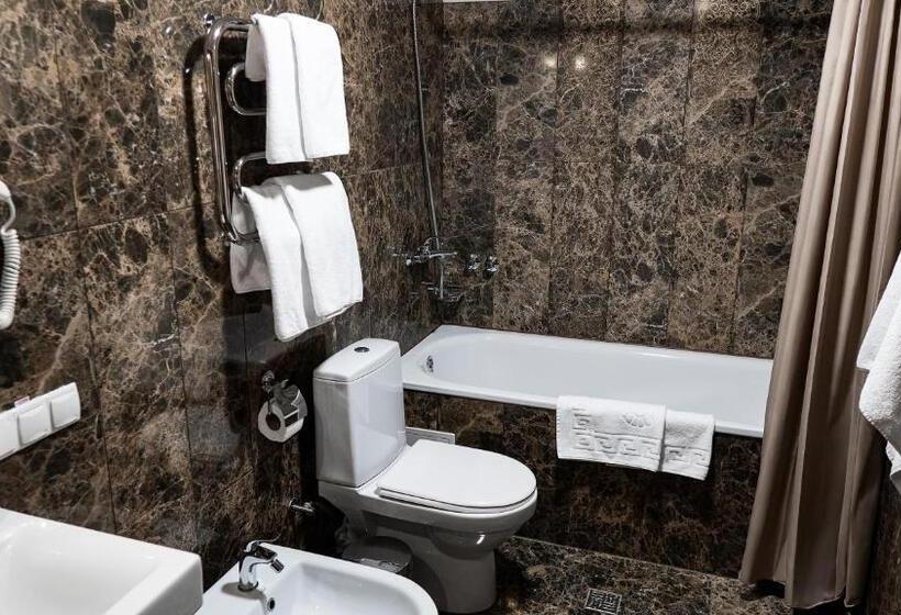 سوییت جونیور, Lviv